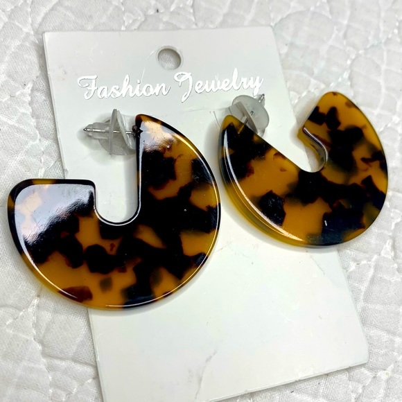 Urban Outfitters Jewelry - Faux tortoise shell earrings New! NWT!